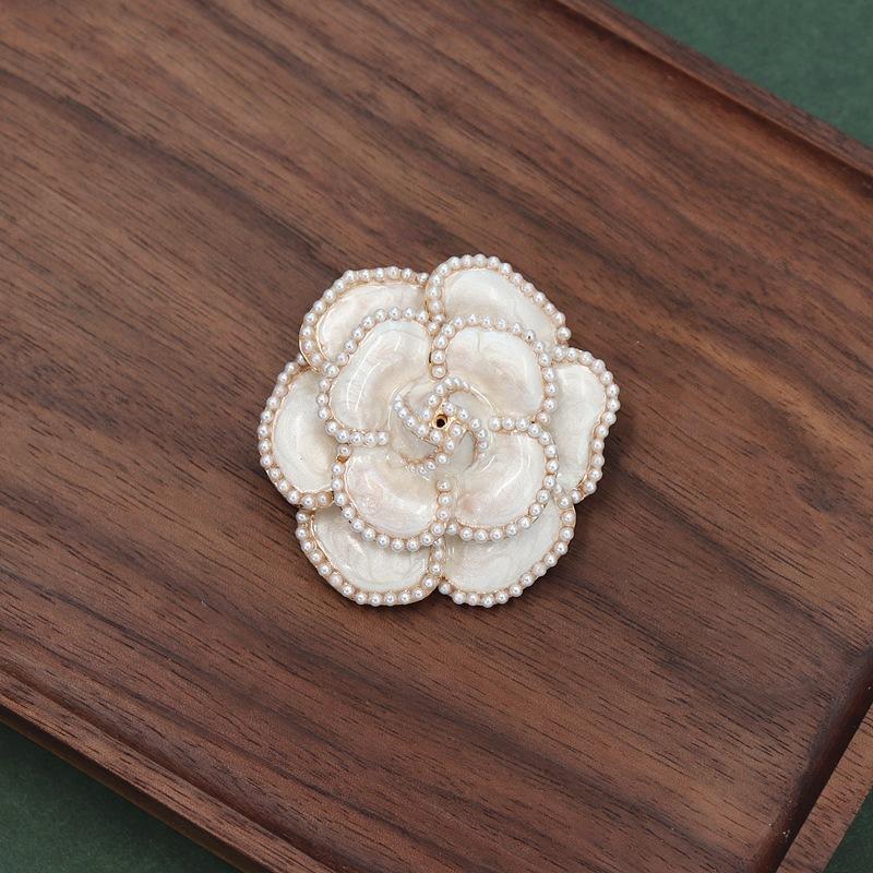 

Amash retro pearl camellia brooch temperament elegant high-end brooch pin coat accessories women