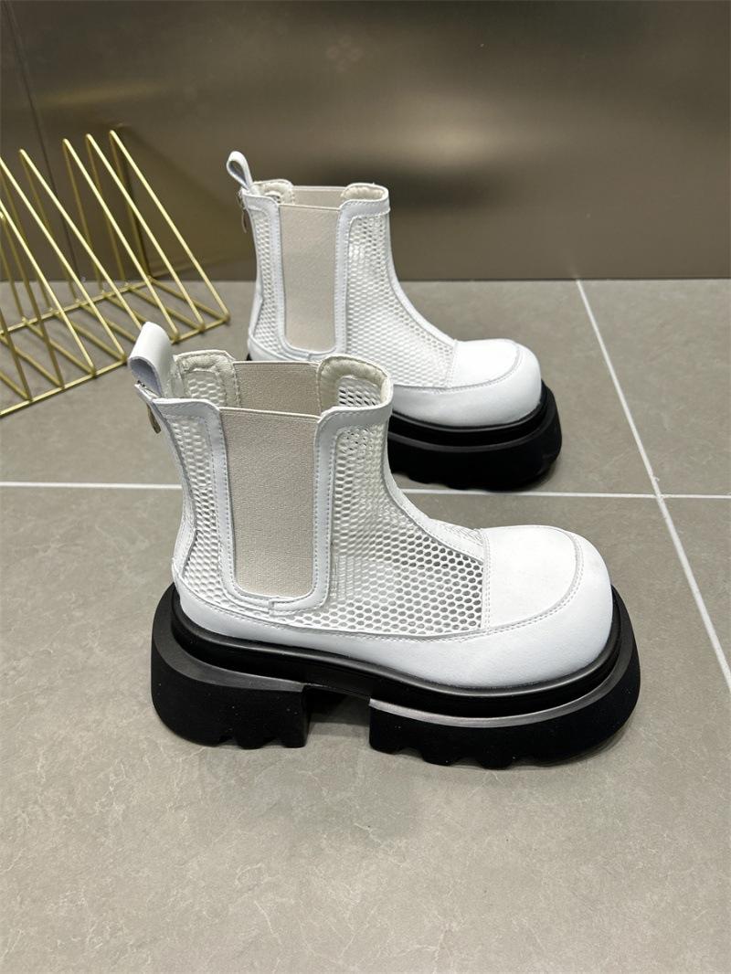 

Ботинки Martin с толстой подошвой Muffin, летние новые сетчатые ботинки 2024 года, небольшие, увеличивающие высоту, дышащие, модные, полые, с большой головкой, короткие ботинки 35 белый