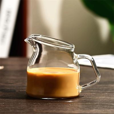 1 Stück Mini Glas Milchkännchen mit schrägem Ausguss - Mikrowellengeeignet, Wiederverwendbare Kaffeetasse für Saucen, Honig und Sirup - Perfekt für den Heim- und Restaurantgebrauch