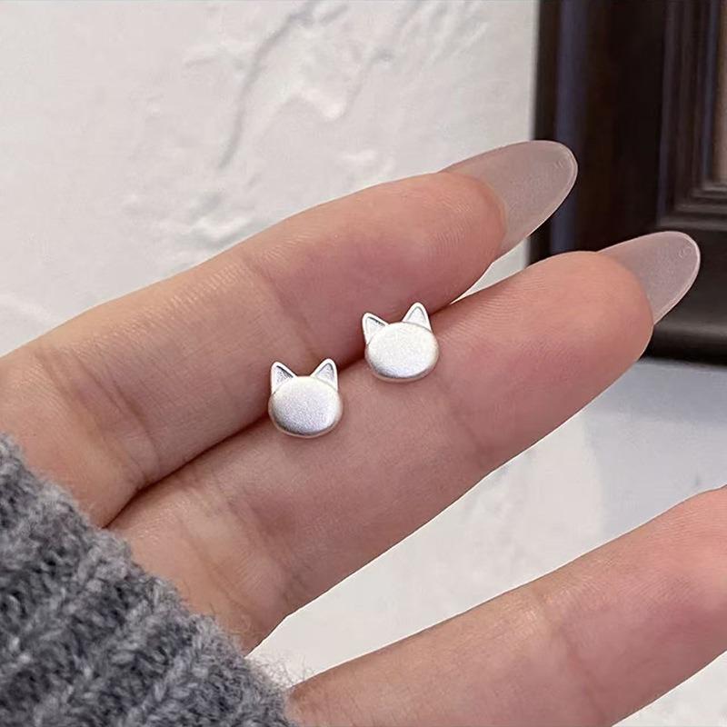 Raising Ear Holes, Small Stud Earrings for Women, Simple, Sweet, Small and Fresh Earrings, Niche Design, Versatile Earrings