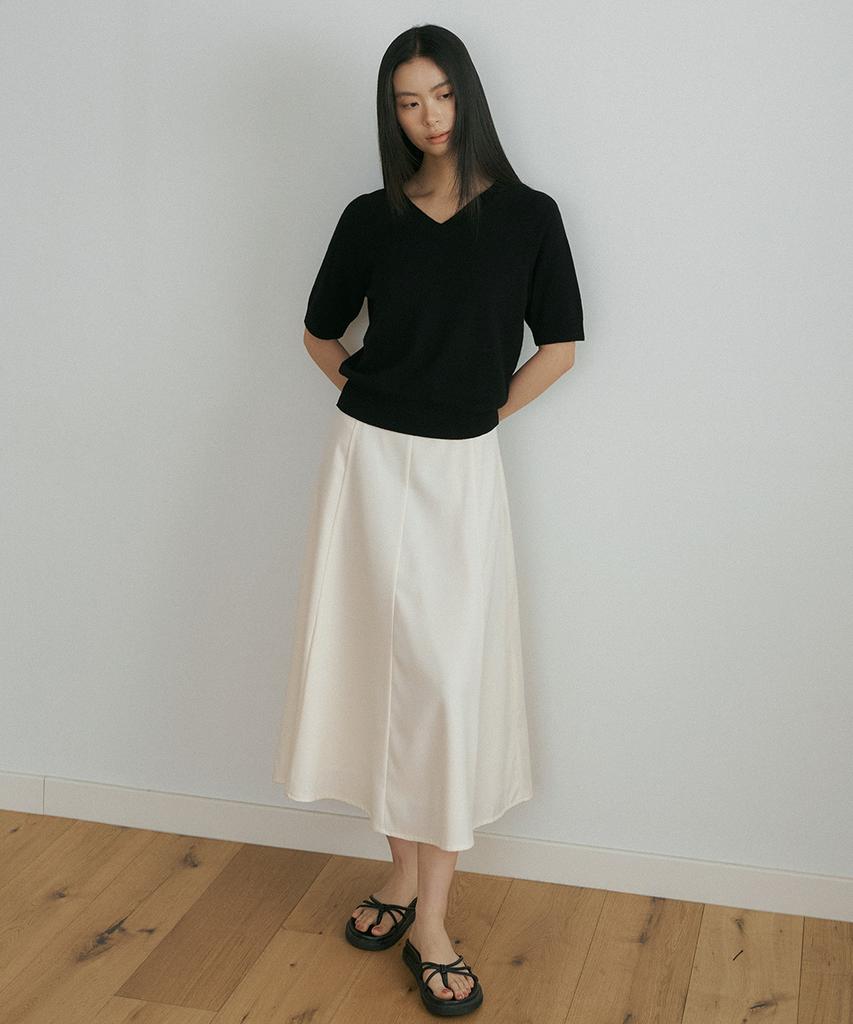 Lingseoul Merino Wool V-Neck Half Knit Top-Black