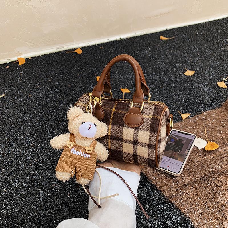 Plaid Woolen Bag Women 2025 Super Hot New Niche Design Sense Single Shoulder Pillow Bag Crossbody Boston Bag Tide