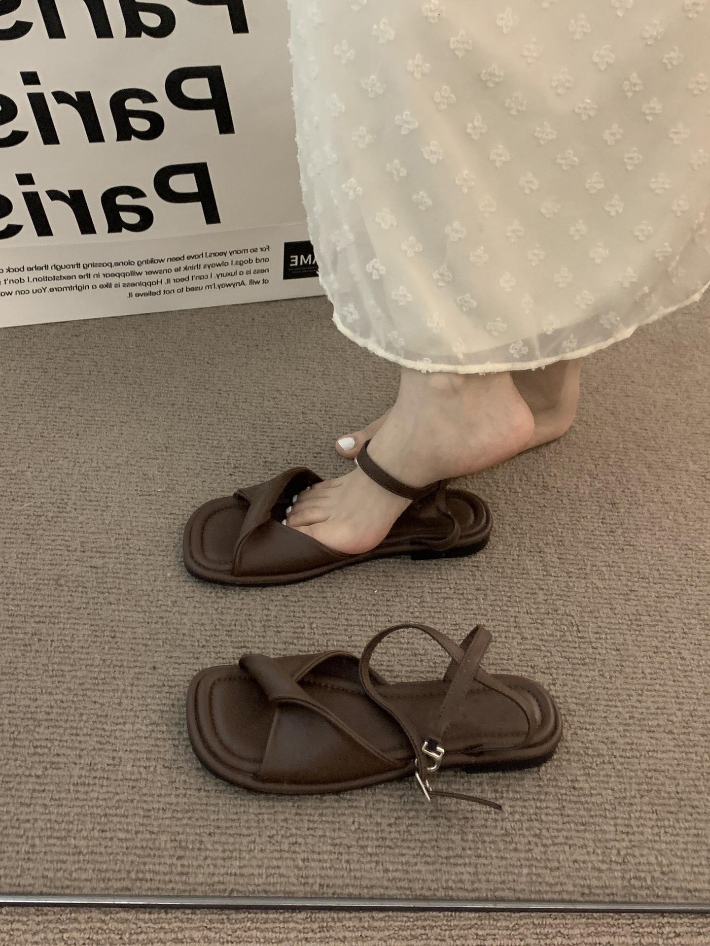 

Фея французские молочно-белые босоножки с открытым носком женские на плоской подошве новинка 2024 летний вечерний бриз мягкая подошва отпуск римские туфли 35 коричневый
