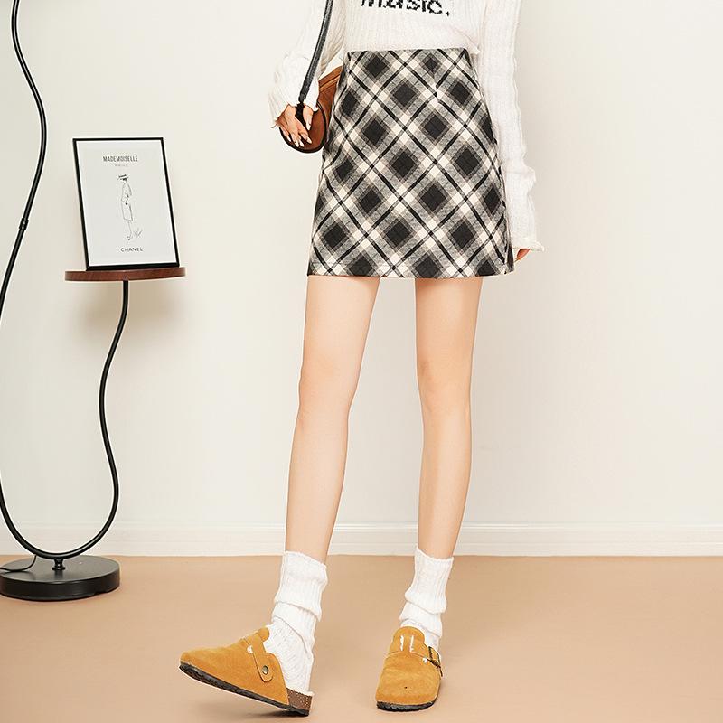 2025 Cozy Wool A-line Skirt: Thick, Warm, Drapey, Comfortable with Slit & Hip-hugging Fit for Autumn/Winter