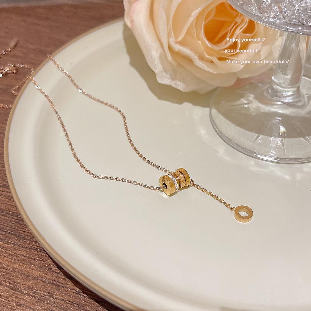 Korean 18K Gold Titanium Steel Women's Clavicle Necklace - Versatile, High-End, Non-Fading Temperament Choker.
