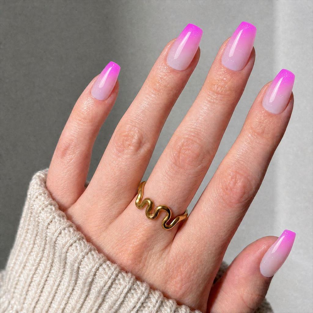 Hochwertige tragbare künstliche Nägel im Mandel-Nude-French-Stil – mittellange und lange Nagelspitzen