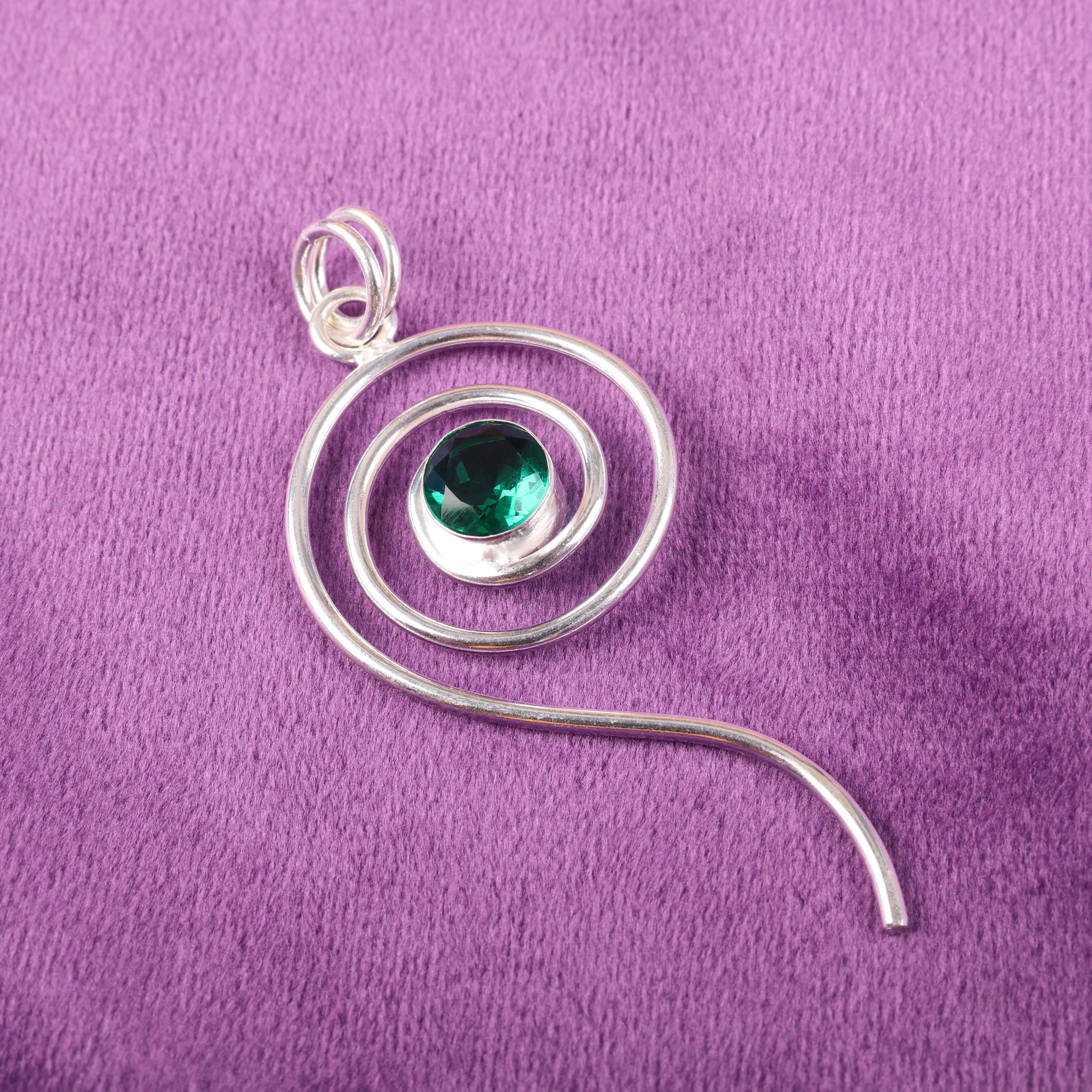 

Украшения с изумрудом, Подвеска из стерлингового серебра 925 пробы, Подвеска ручной работы, Красивая серебряная подвеска для свадебного подарка 2.57 Inches зелёный