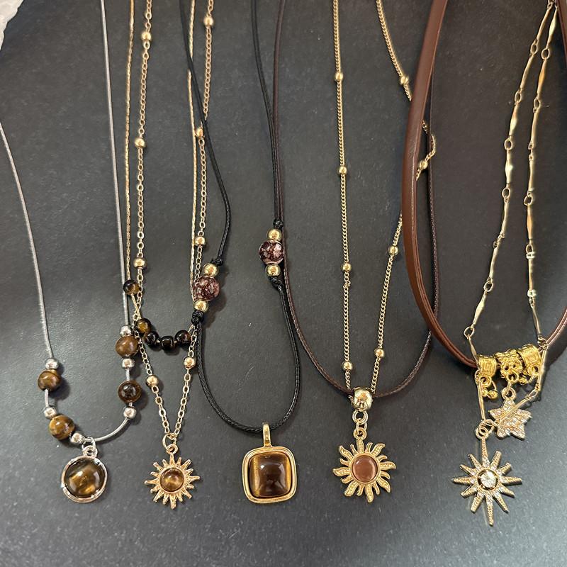 Vintage Double-Layer Stone Sun Pendant Necklace Jewelry for Women Fashionable Vintage Style with Two Layers of Natural Stones
