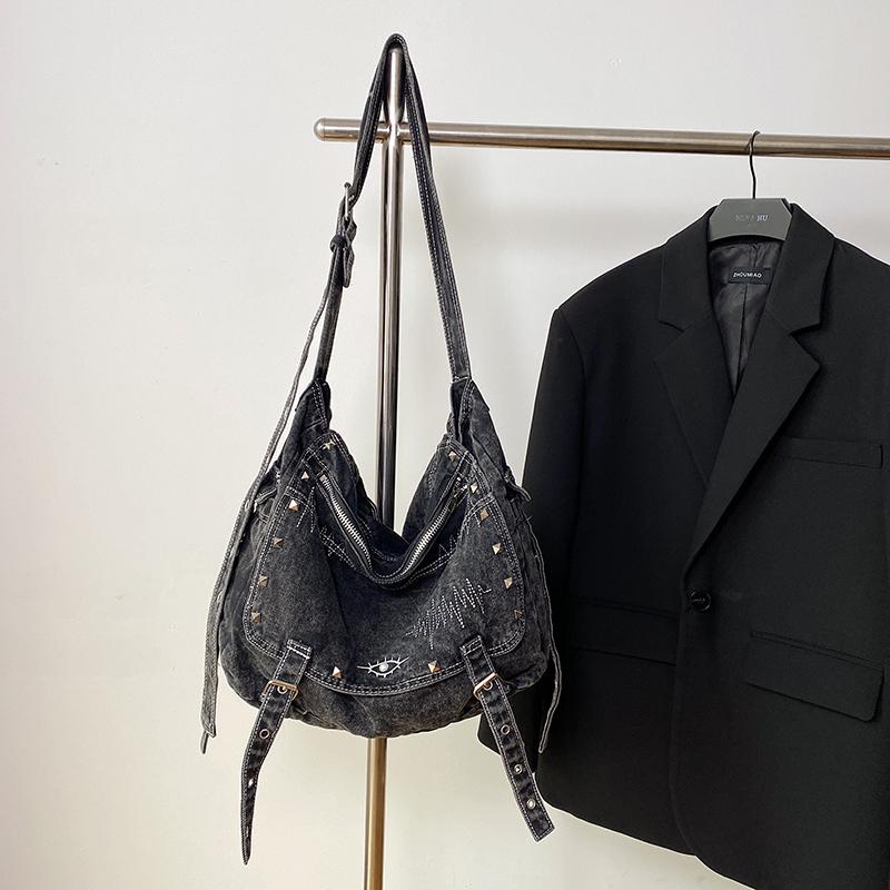 Retro vyšívaná taška s velkou kapacitou, omyvatelná ve vodě, stará nýtovaná kabelka přes rameno s nápisem