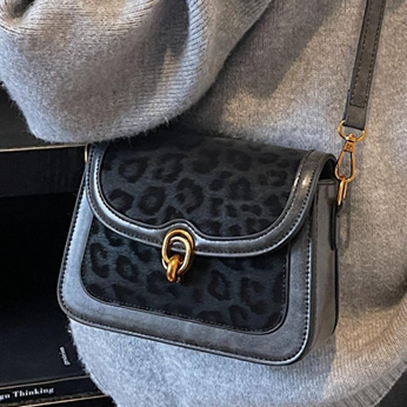 Today's Popular Bags Are Simple and Retro Niche Textured Bags for Women's New Leopard Print Commuter Messenger Small Square Bags.