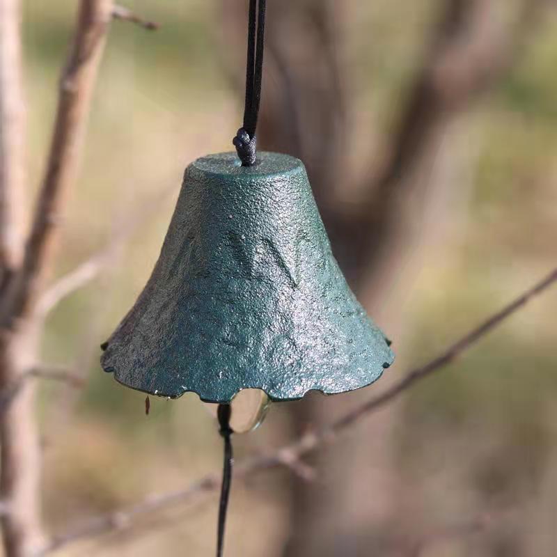 Asian Style Cast Iron Wind Chime: Retro Outdoor Balcony or Camping Ornament Bell