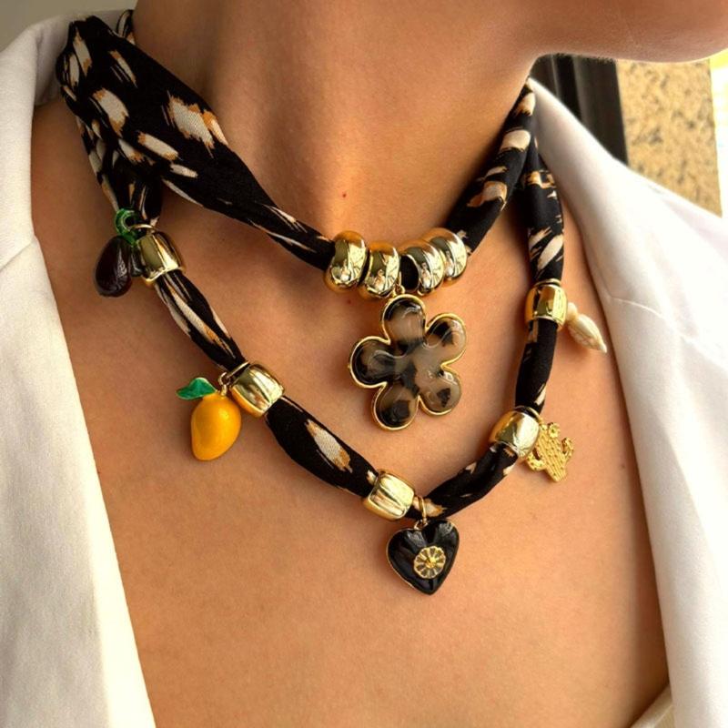 Stylish Leopard Print Rope Necklace With Floral Heart Pendant for Women Fashion Jewelry Gift