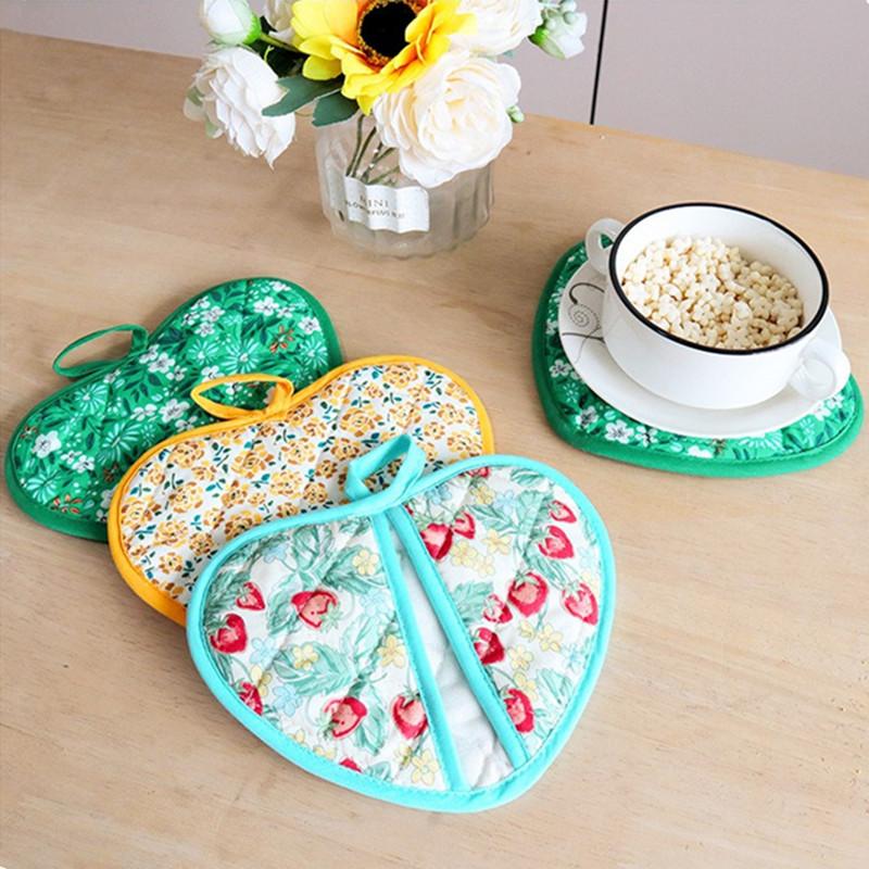 1Pc Fruit Flowers Printed Cotton Heart-shaped Insulation Pad Thickened Anti Scalding Oven Gloves Kitchen Baking Tool