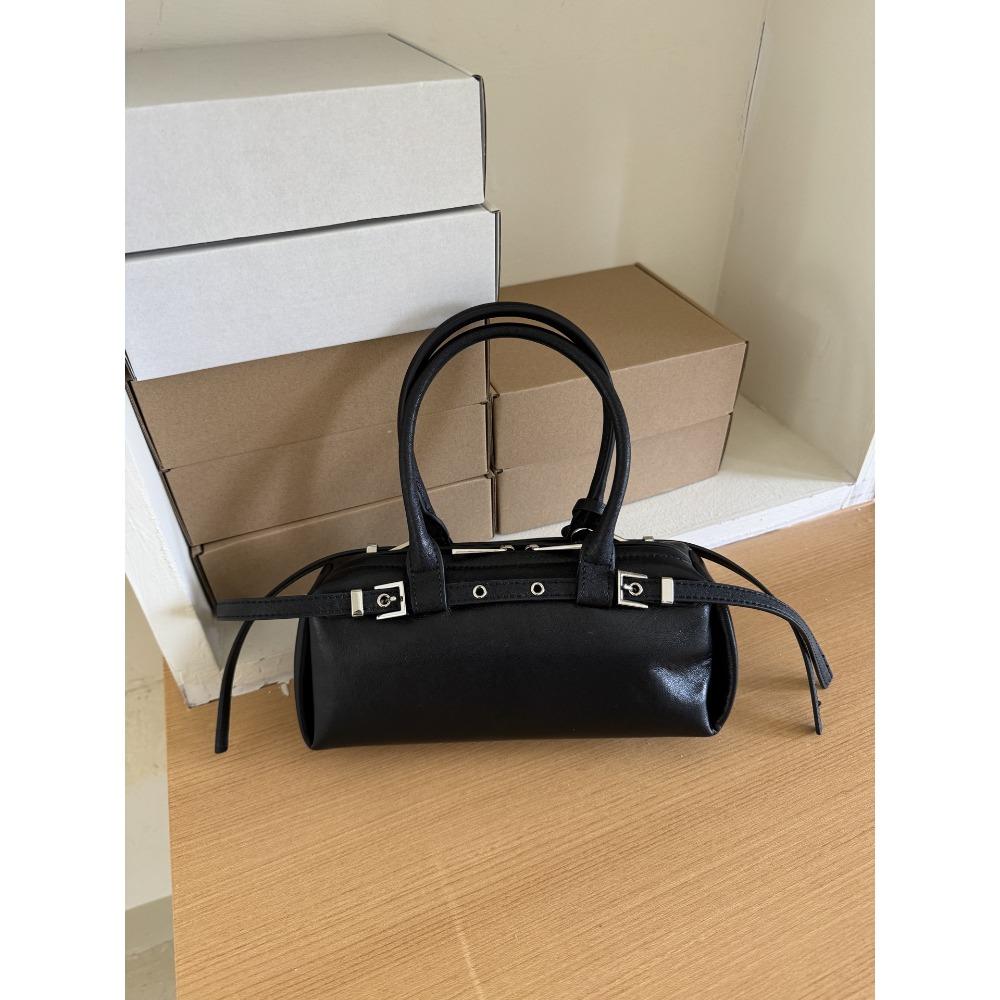 

Retro Korean Style Vintage Leather Strap Crossbody Bag For Women With Tassel Decoration Personalized Design 24x9x7 чёрный