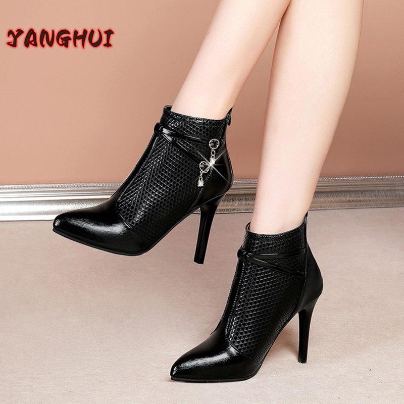 2024 Vinter Ny Stil Spiss Tå Plysj Høye Hæler Kvinner Sexy Korte Støvletter Varme Allsidige Oversized Sko 34-42 Elegante Botines Mujer