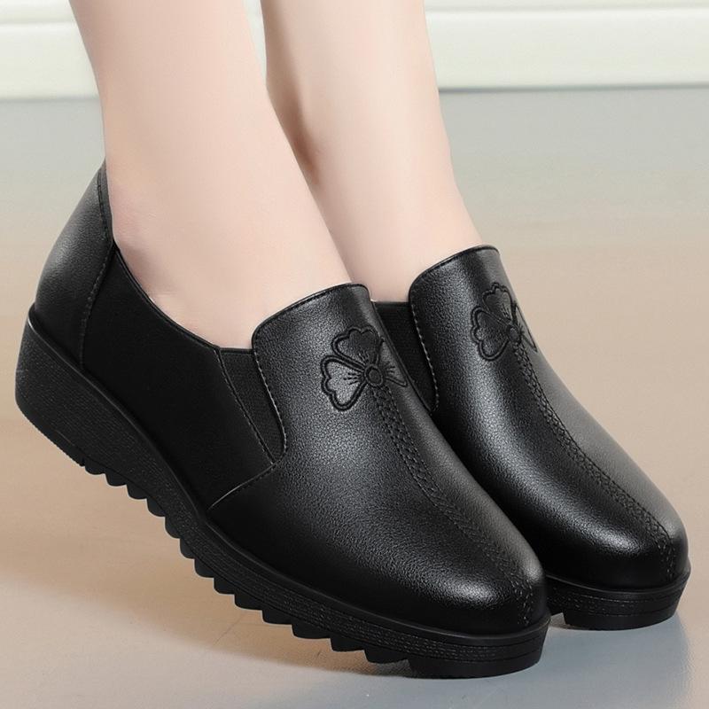 Fashion New Woman Flats 2024 Spring Autumn Soft Leather Women Wedges Single Casual Shoes Soft Bottom Comfort Mom Shoes