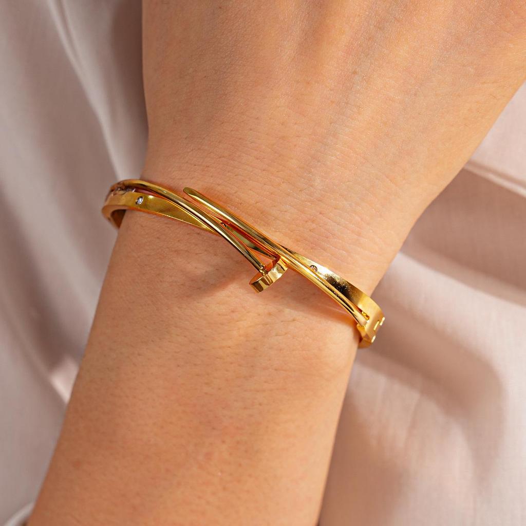 Elegant Stainless Steel Open Bangle: Simple Fashion Temperament Bracelet for Women