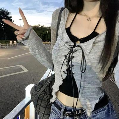 2KWEIRD Koreanischer Zweiteiler Träger-Cardigan Damen Sexy V-Ausschnitt Slim Y2K Crop Langarm Überkreuzbandage Stricktops
