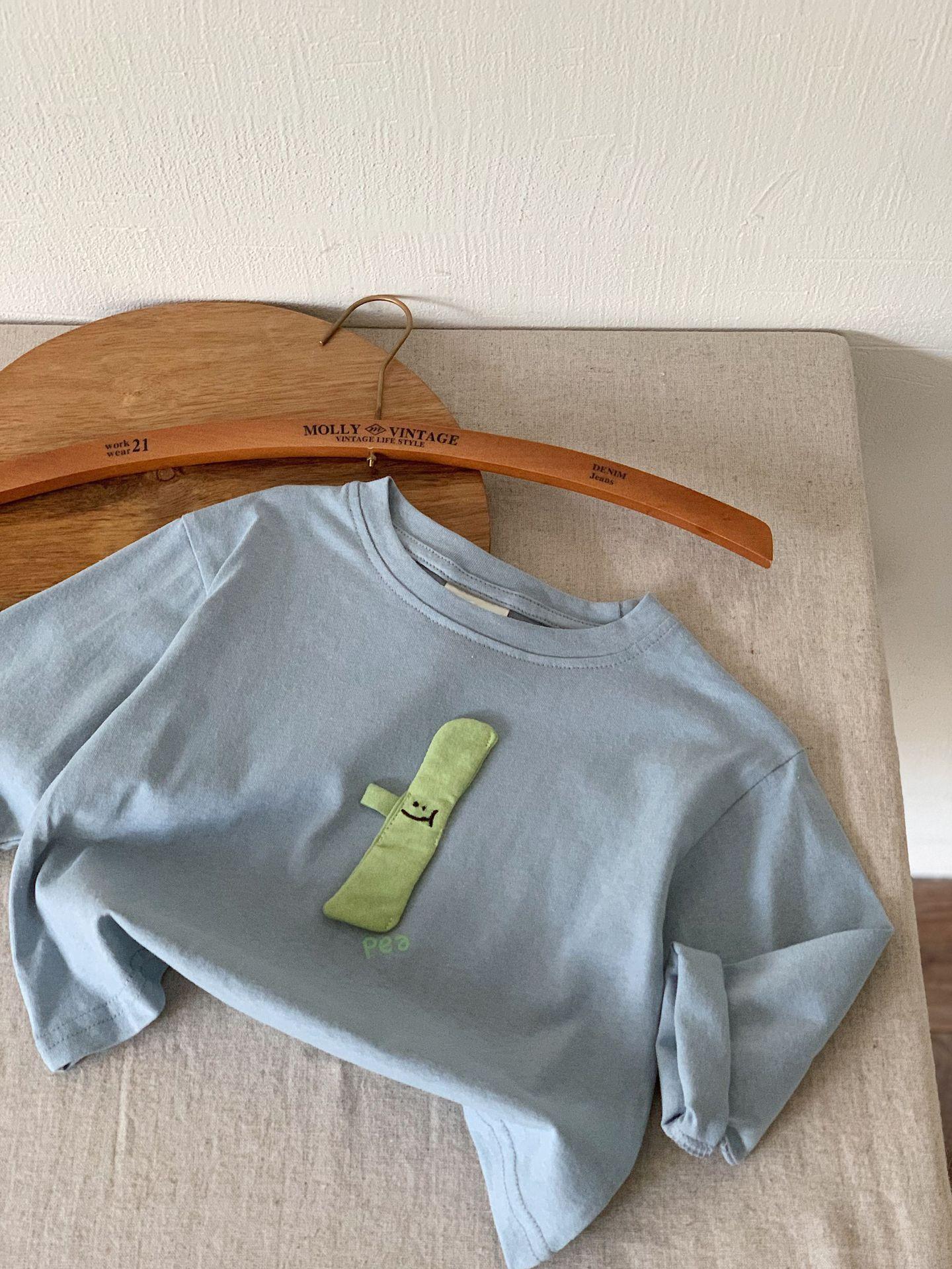 

Весенняя детская одежда 2025 года Японская футболка Детская футболка с длинным рукавом для мальчиков и девочек Трехмерная наклейка Фруктовая базовая футболка 80cm синий