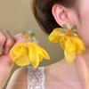 Yellow flower pendant earrings, sweet temperament earrings, fashionable and versatile high-end earrings.