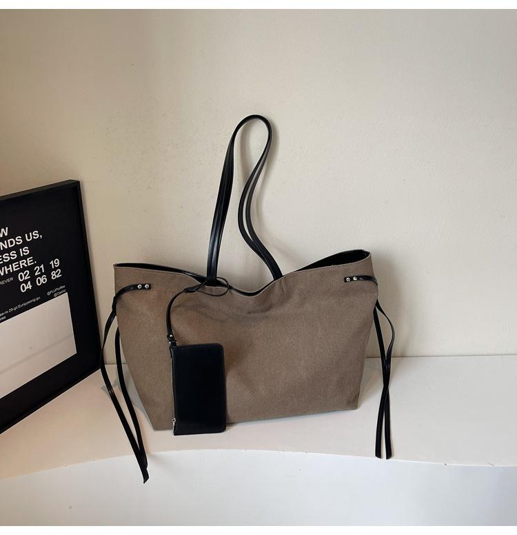 

2025 summer new neutral fashion casual splicing canvas bag commuting high value large capacity shoulder handbag