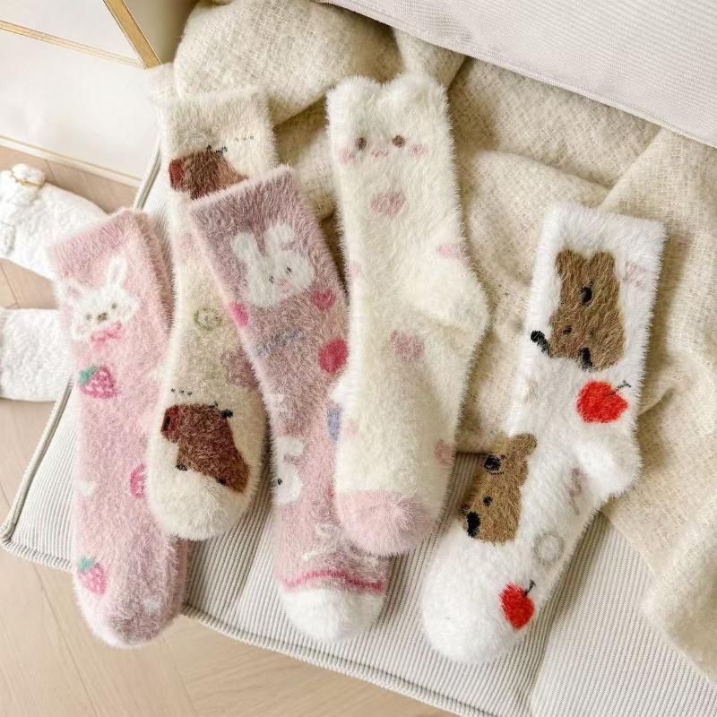 Comfortable and Warm Mink Fleece Socks for Autumn and Winter, Women's Warm Fleece Mid-calf Socks, Cartoon Soft and Versatile Casual Socks