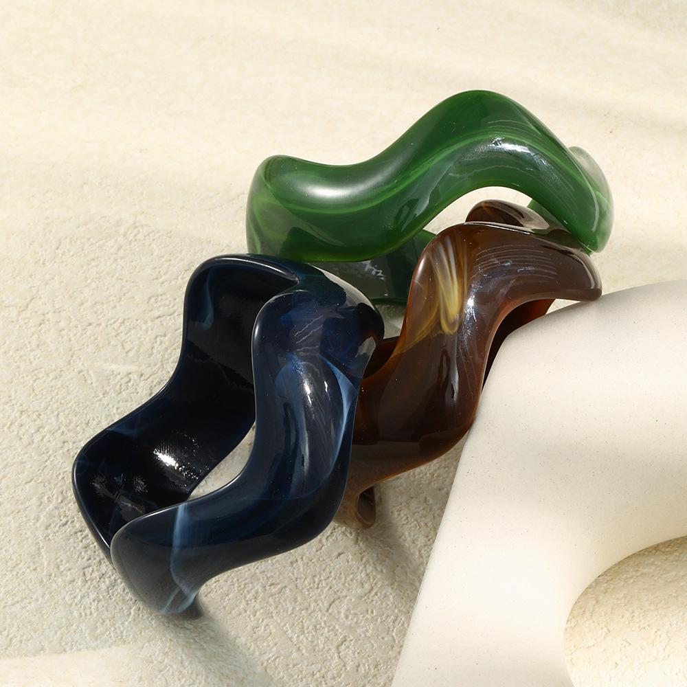 Exaggerated Acrylic Wavy Geometric Chunky Bracelet for Women Vintage Blue Brown Green Resin Wrist Bangles Charm Jewelry Gifts