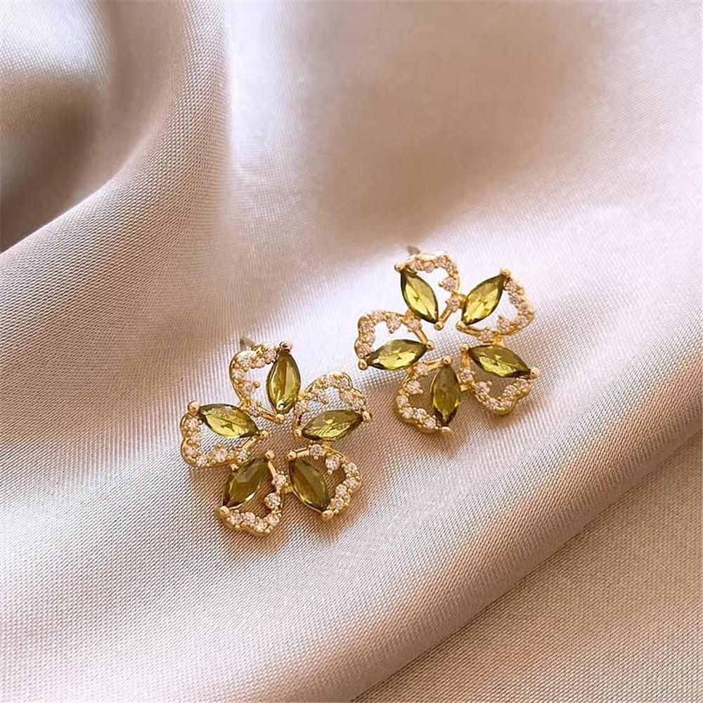 Cute Female Gold Color Flower Stud Earrings Lovely Bridal Wedding For Women