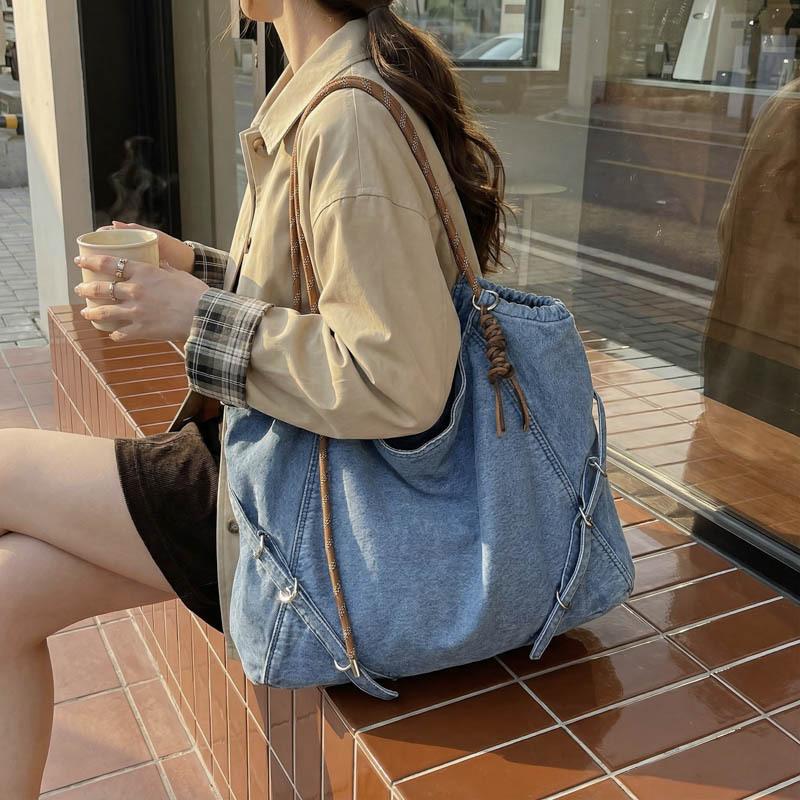 New Fashi Large Capacity Denim Tote Bag Casual and Simple Shoulder Bag for Women Fashiable and Versatile Commuting Bag