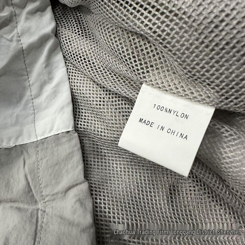 Corteiz Devil's Island Patchwork Windbreaker Softshell Kapuzenjacke für Damen & Herren - Trendiger Bergsteiger-Mantel.