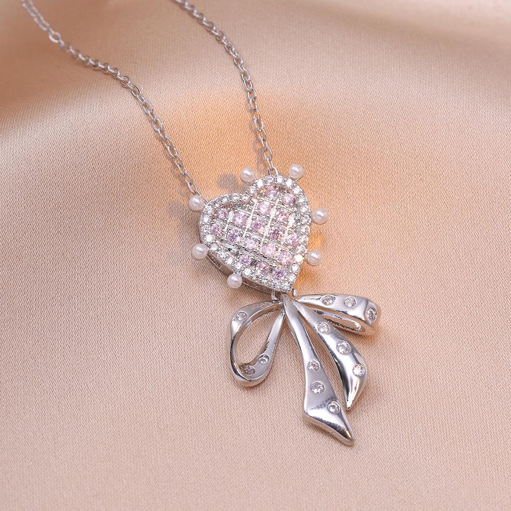 Butterfly Necklace with Color-Retaining Zircon - Fashionable, Versatile Women's Jewelry Accessory.