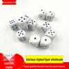 Vita Trädgårds-Tärningar med Snidade Nummerklickar och Kreativa Mönster