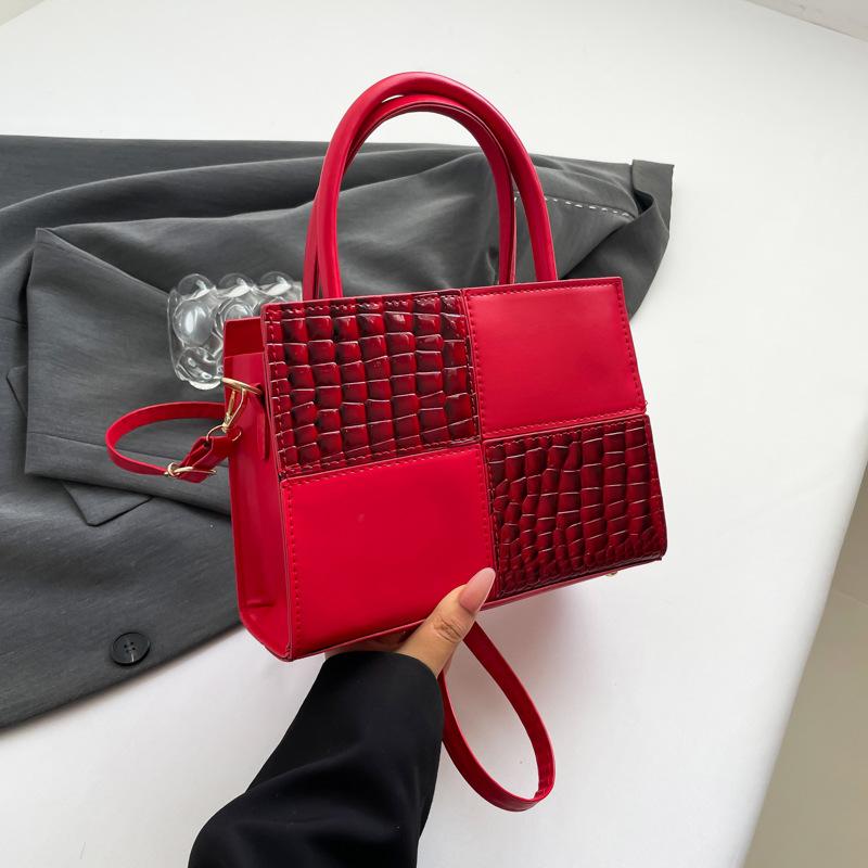

Autumn new niche design small square bag fashionable simple retro exquisite trend shoulder messenger bag красный
