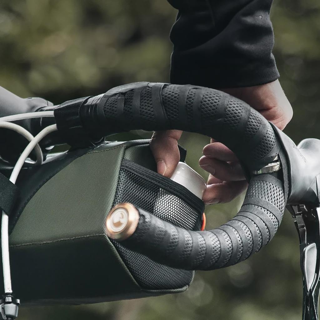 Handlebar-mounted bicycle bag 22l green