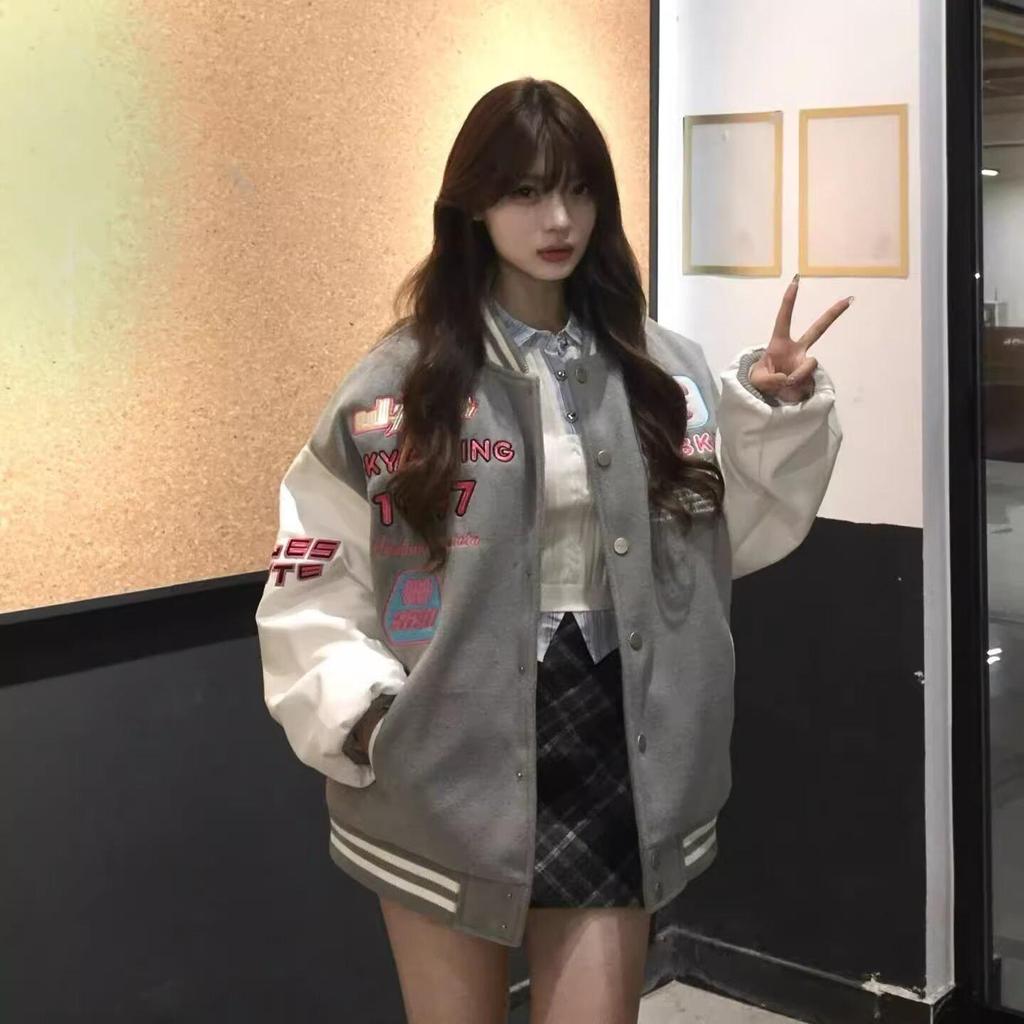 Modna damska kurtka baseballowa oversize z haftem na jesień/zimę