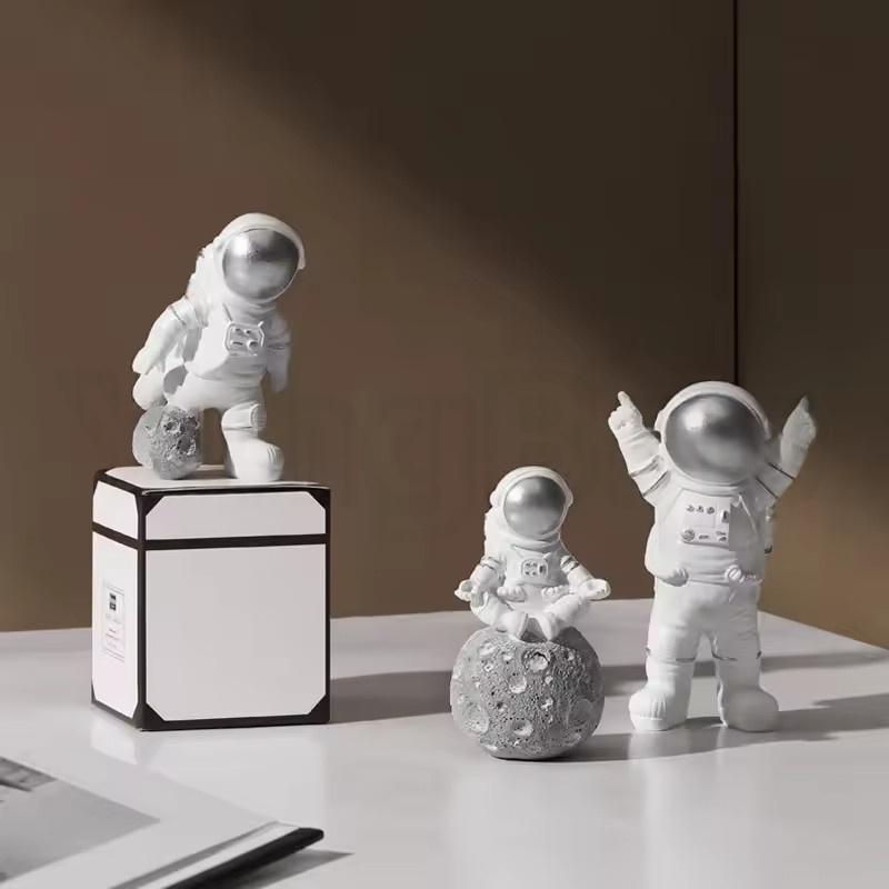 1-4PCS Astronaut Figure Toy Desktop Ornaments Resin Outer Space Birthday Cake Dolls Spaceman Model for Kids Funny Gift