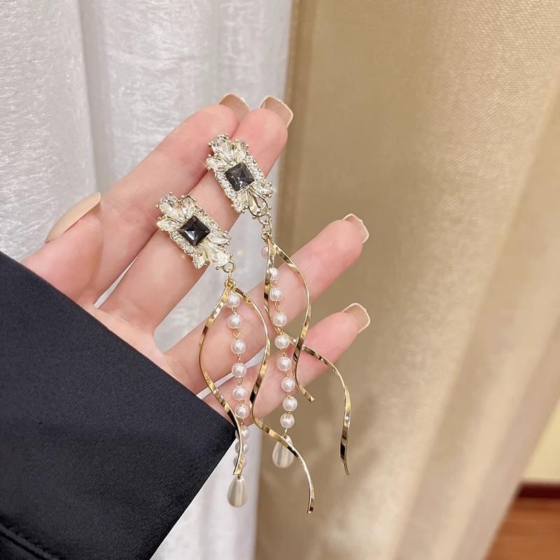 Vintage Long Rhinestone Ear Clips Without Ears Hole Earrings Temperament Crystal Pearl Clip On Earrings for Women Wedding Party