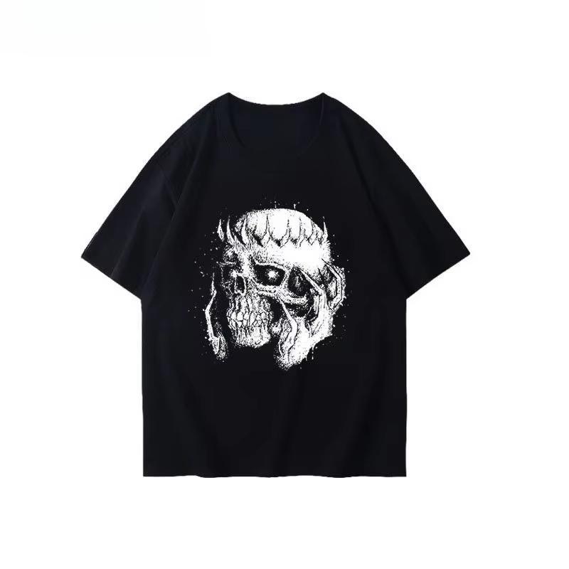 Sumemr Unisexs and Womens Same Loose Round Neck Shortsleeved Top New Highquality Legendary Berserk Skull Knight Printed Tshirt