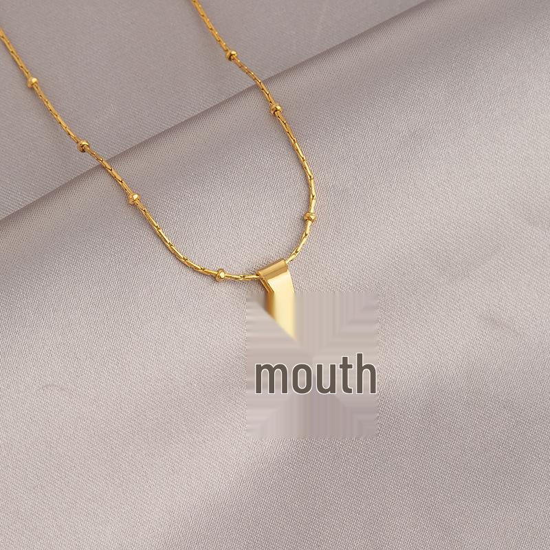 Women's Light Luxury Gold Titanium Steel Necklace - Non-fading, Versatile, High-end Fashion Clavicle Chain Choker.