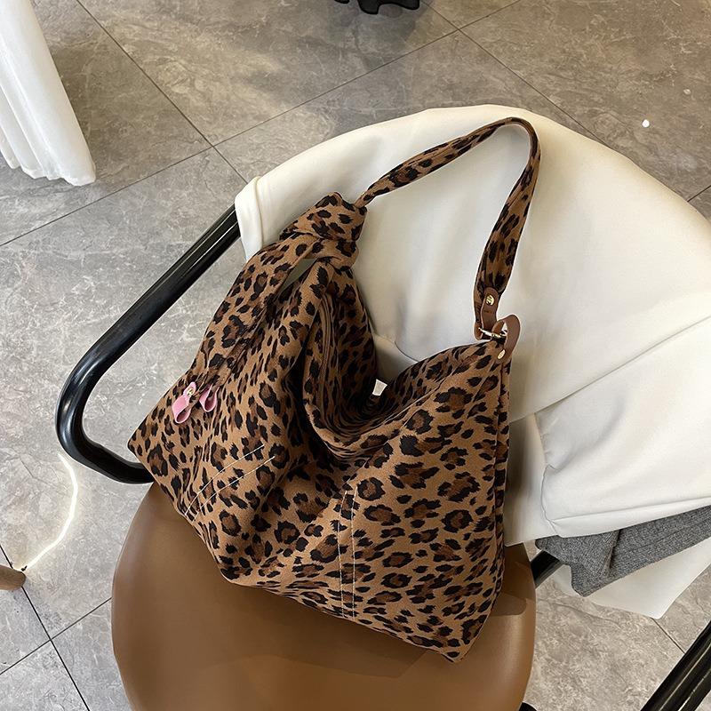 Leopard print tote bag, women's high-end sense niche underarm bag, lazy wind single shoulder crossbody packaging, large-capacity single shoulder bag.