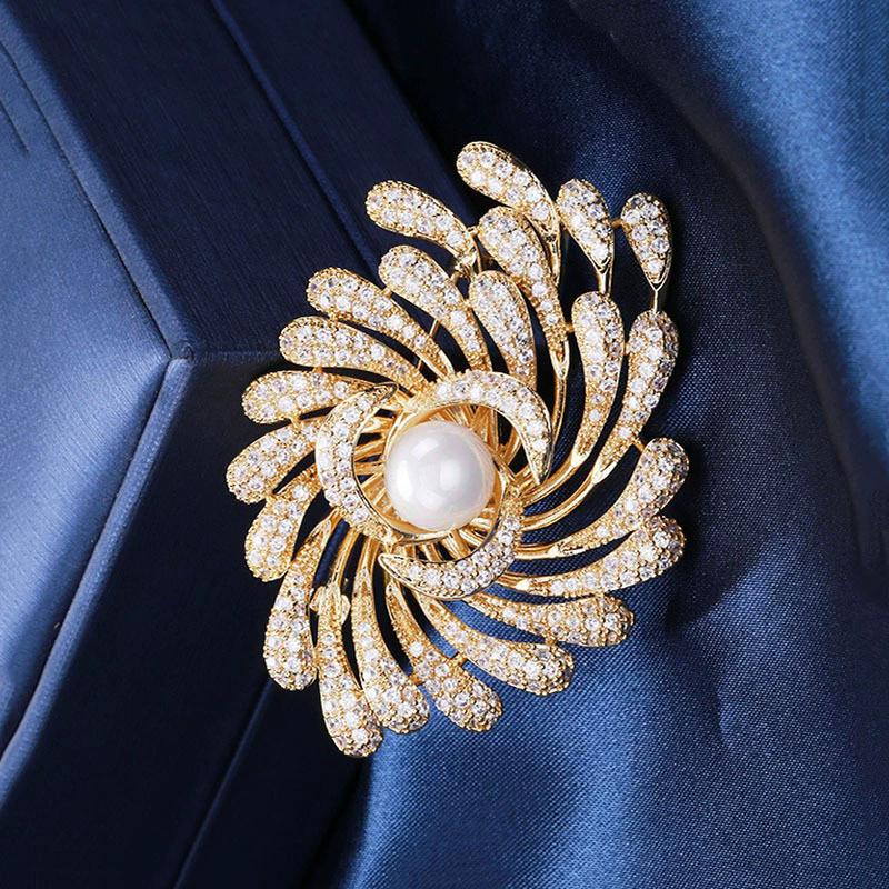 Vintage Pearl Inlaid Colored Diamond Brooch Fashionable And Versatile Brooch