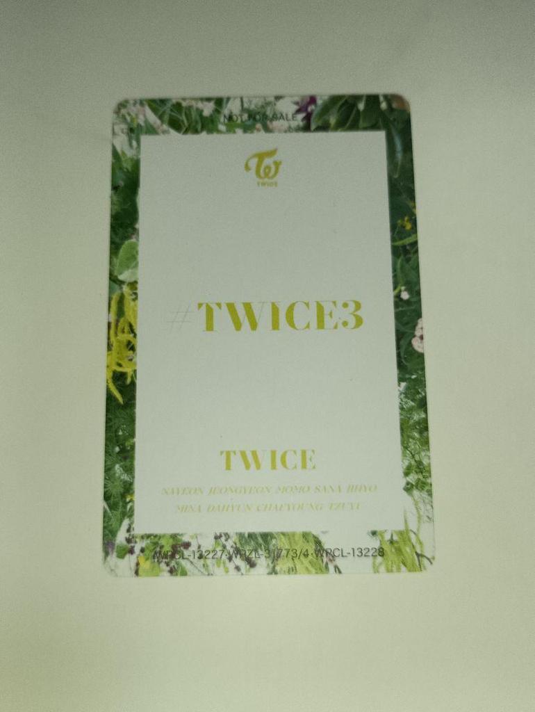 [USED] #twice3 Momo high-five trading card