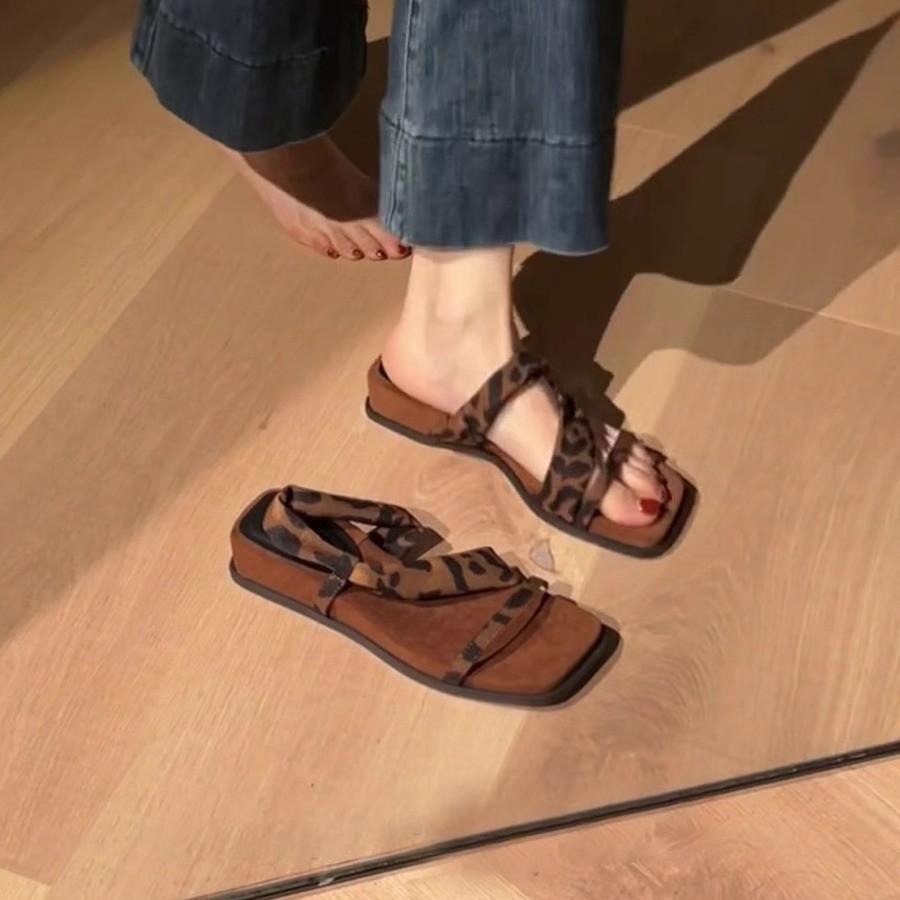 Spot version~ thick-soled square head with cool slippers, women wear retro temperament with skirts, sandals, and two slippers.