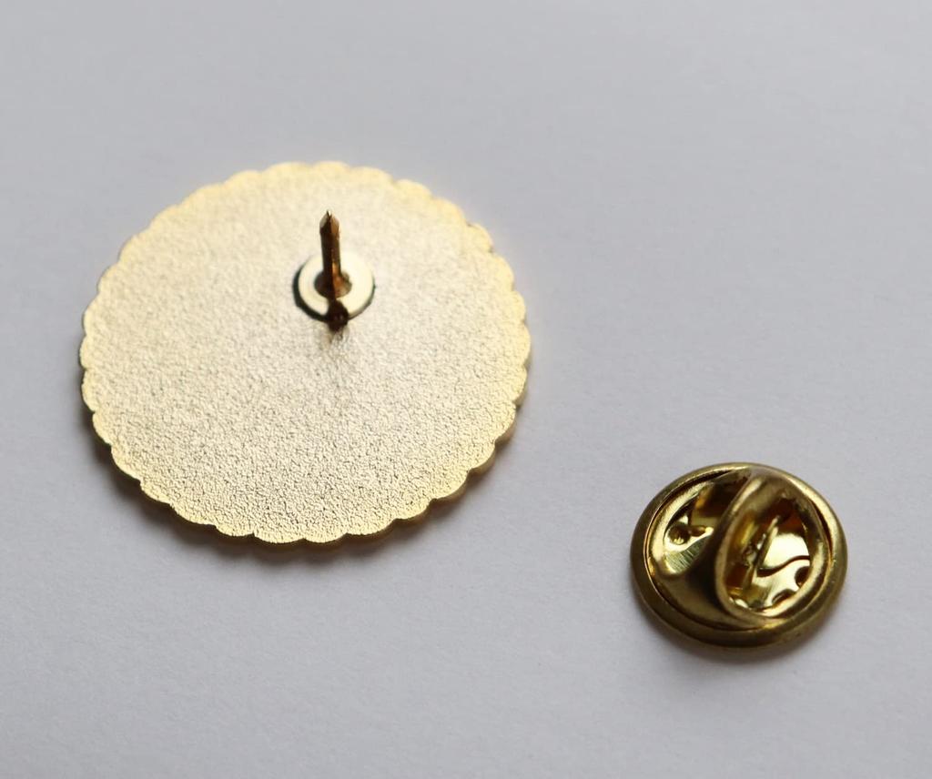 Chrysanthemum Crest Pin Badge, 15-Petal Chrysanthemum Crest Pin, 2.6cm Diameter