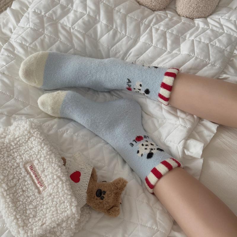 Dog Play Ball Ball Autumn and Winter Thickened and Fleece Warm Australian Fleece Socks, Female Puppy Fur Ball Party Cloth Label Mid-calf Socks