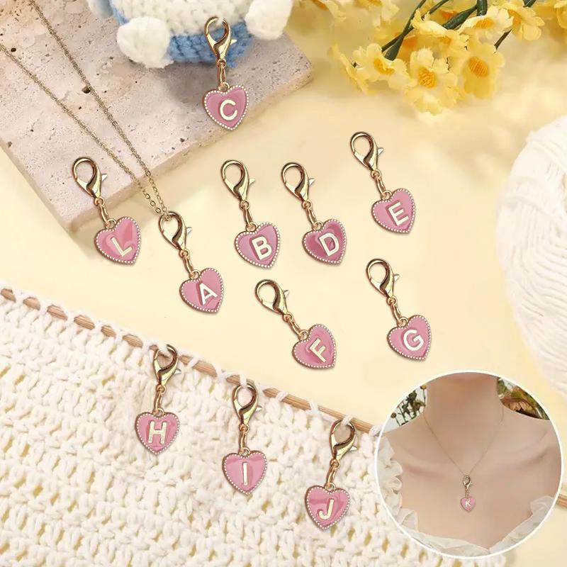 Gorąca sprzedaż 26 liter angielskich różowy dwustronny breloczek z brzoskwiniowym sercem w kształcie serca stopowy dodatek wisiorek