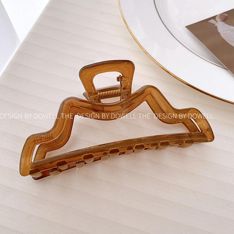 Chic And Stylish Hair Claw Clip For Women In Elegant Pastel Colors And Designs