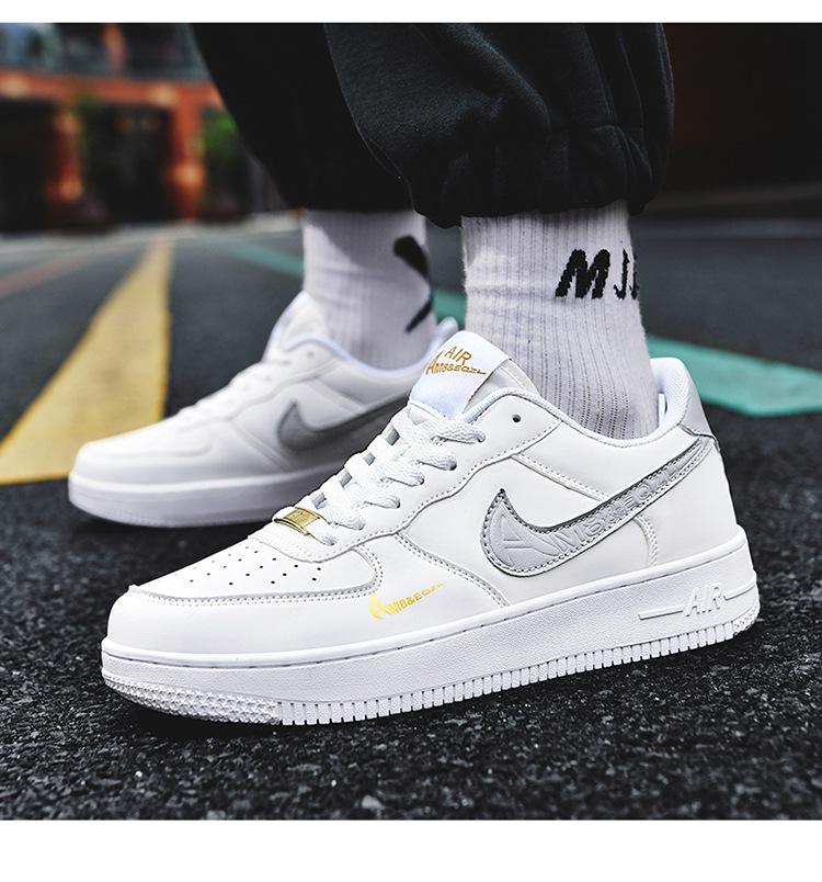 נעלי סניקרס יומיומיות רב-תכליתיות Putian AJ Air Force 1 נמוכות לבן/שחור/זהב לגברים ונשים