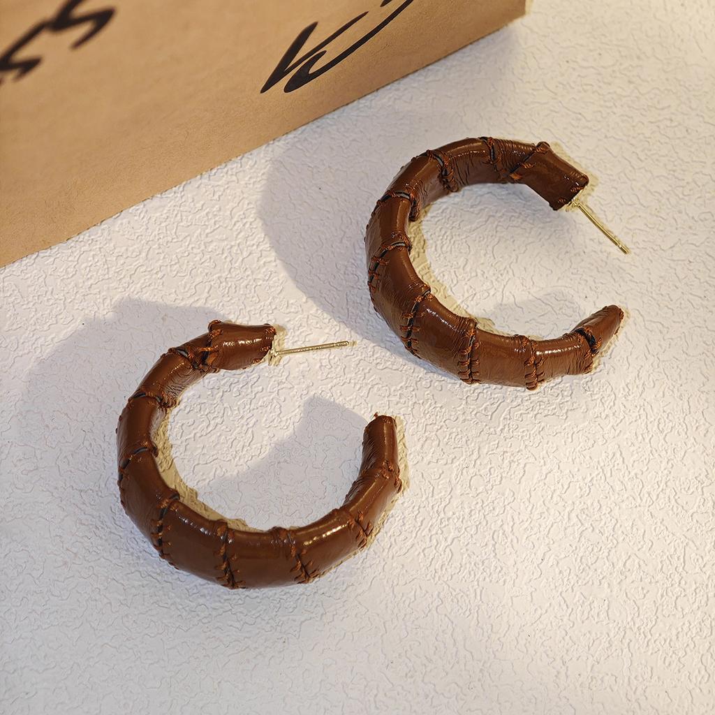 Vintage Leopard Print Leather C-Shaped Earrings, Light Luxury Maillard Style Ankara Red Fashion Temperament Earrings