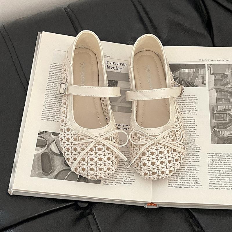 Versatile casual retro hollow breathable shallow mouth Mary Jane shoes girls summer fashion buckle sandals flat single shoes